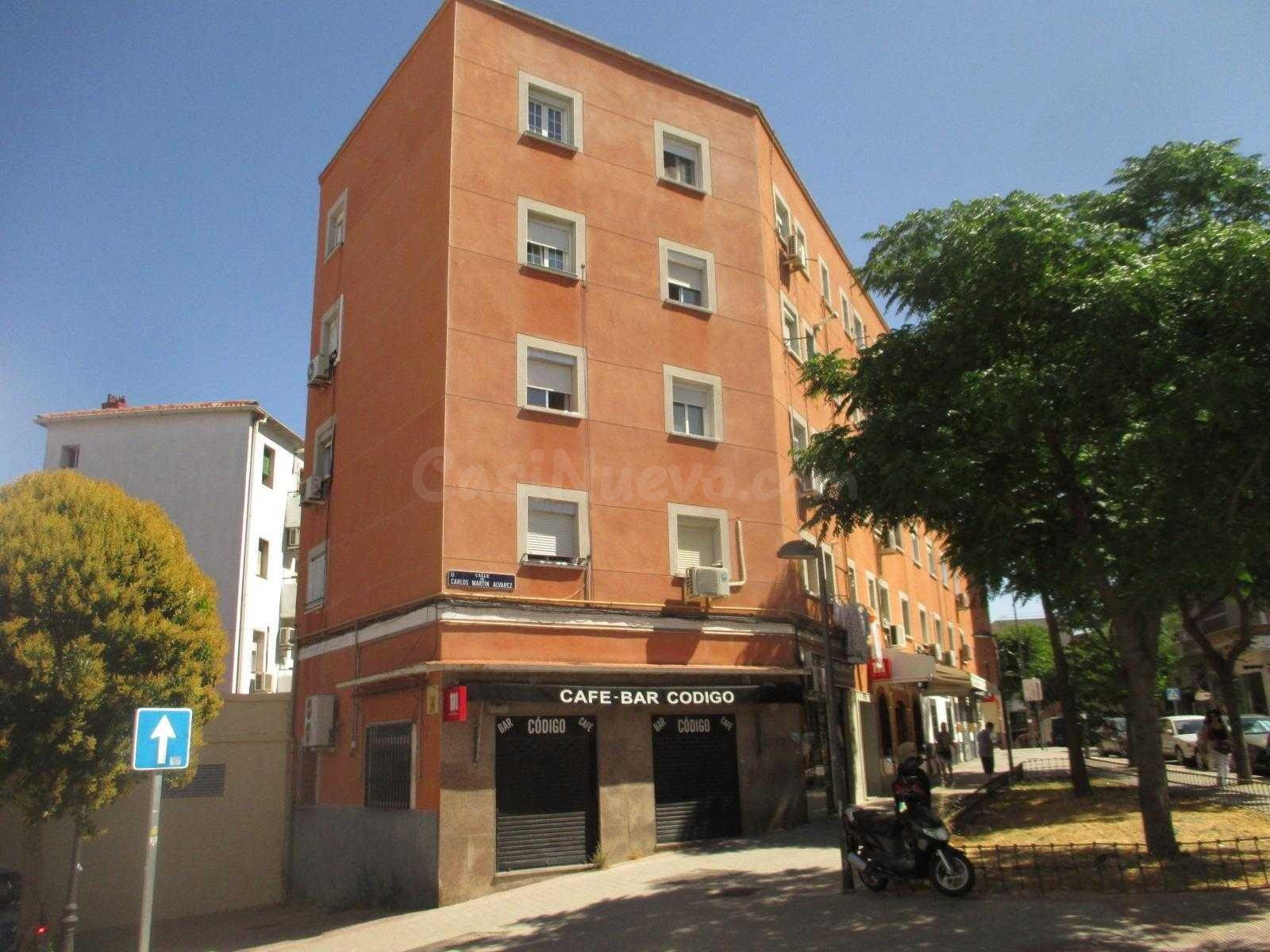 SE VENDE PISO EN CL CARLOS MARTIN ALVAREZ Nº 34  - Madrid