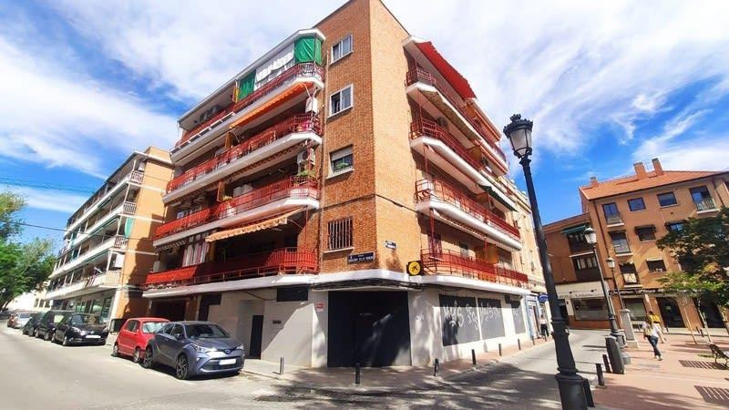 SE VENDE LOCAL EN RENTABILIDAD EN CL MONSEÑOR OSCAR ROMERO Nº 2 Madrid