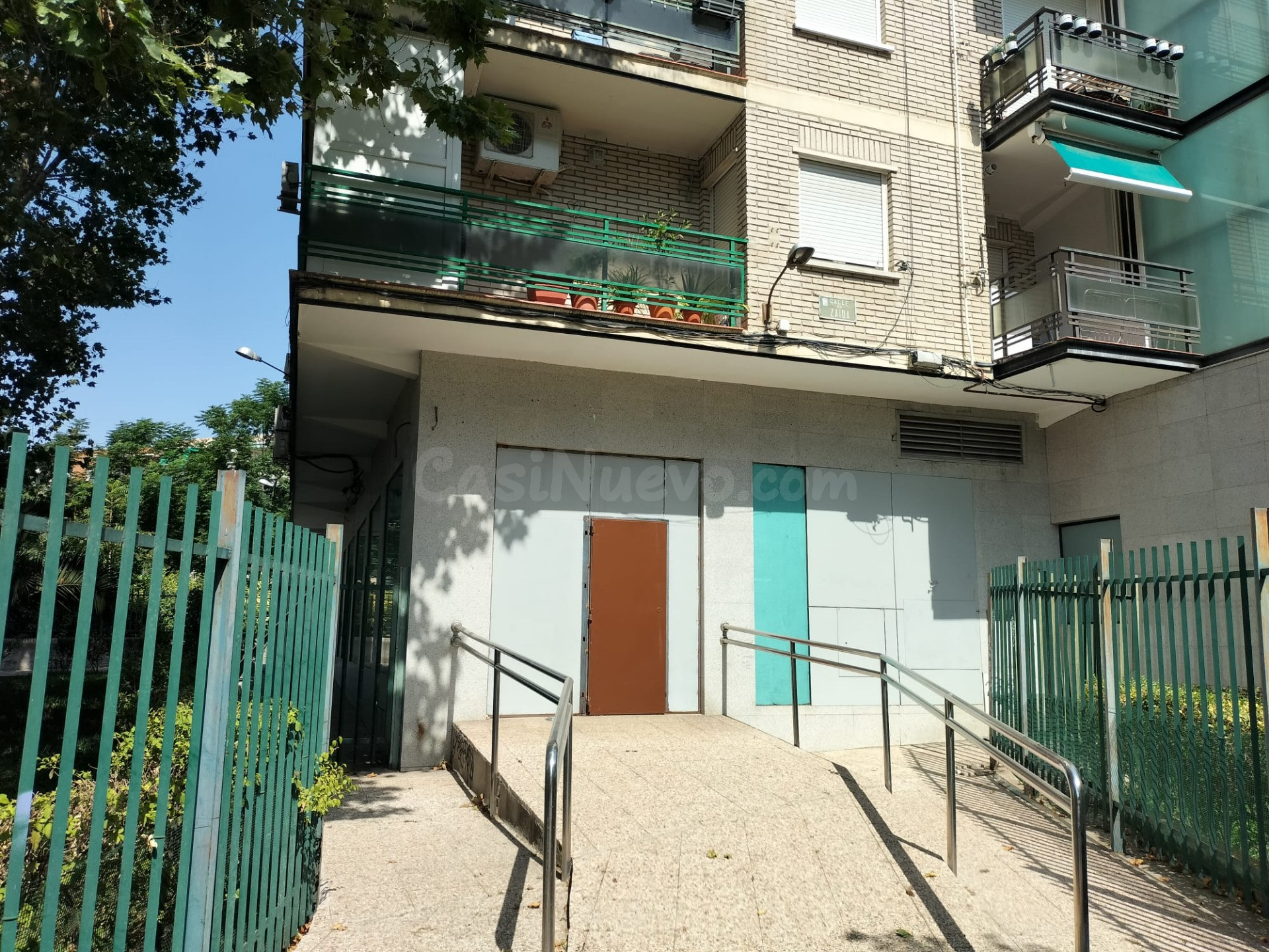 SE VENDE LOCAL COMERCIAL EN CALLE ZAIDA 26 MADRID