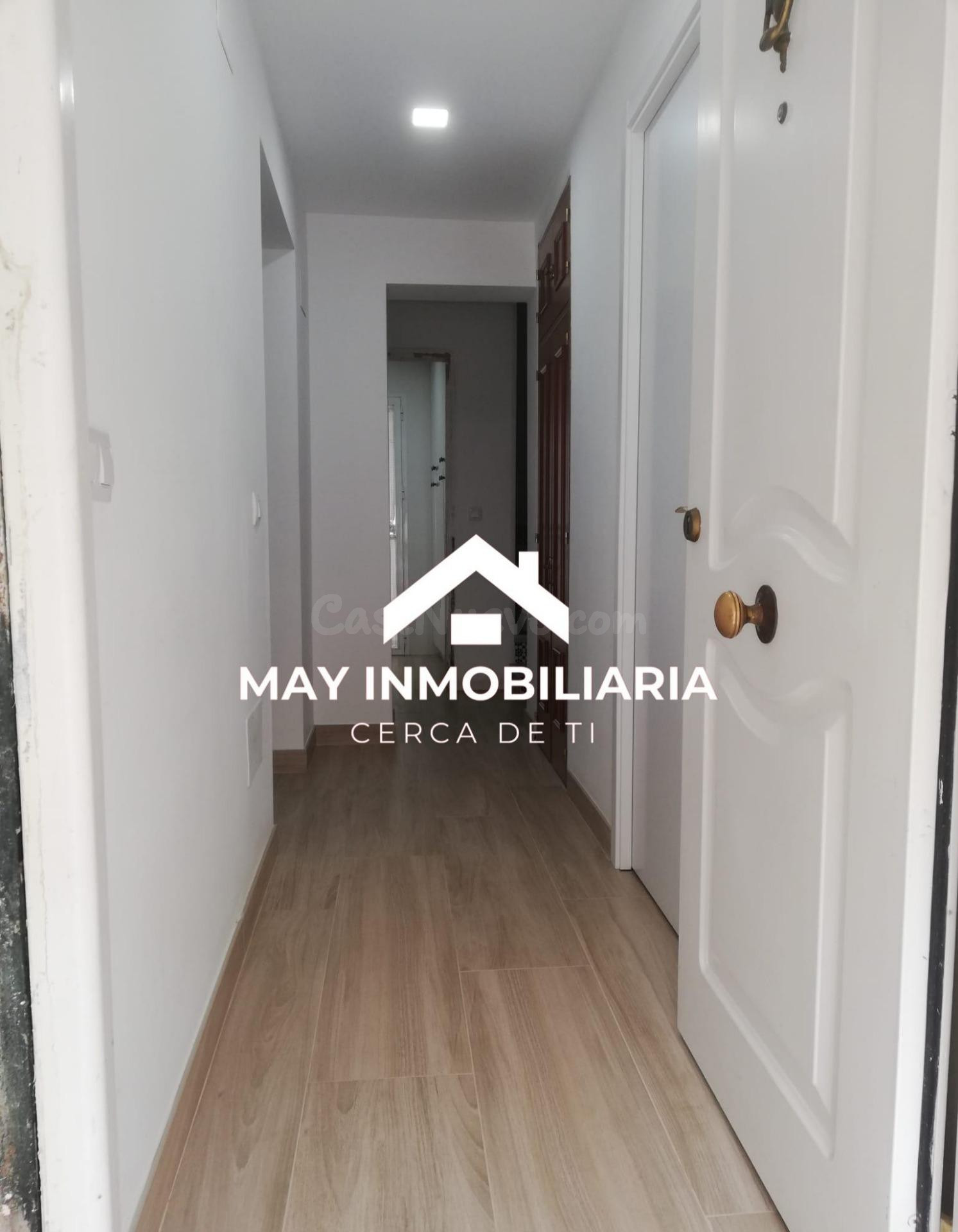 CASA ADOSADA EN VENTA EN LA PUEBLA DEL RIO - foto 2