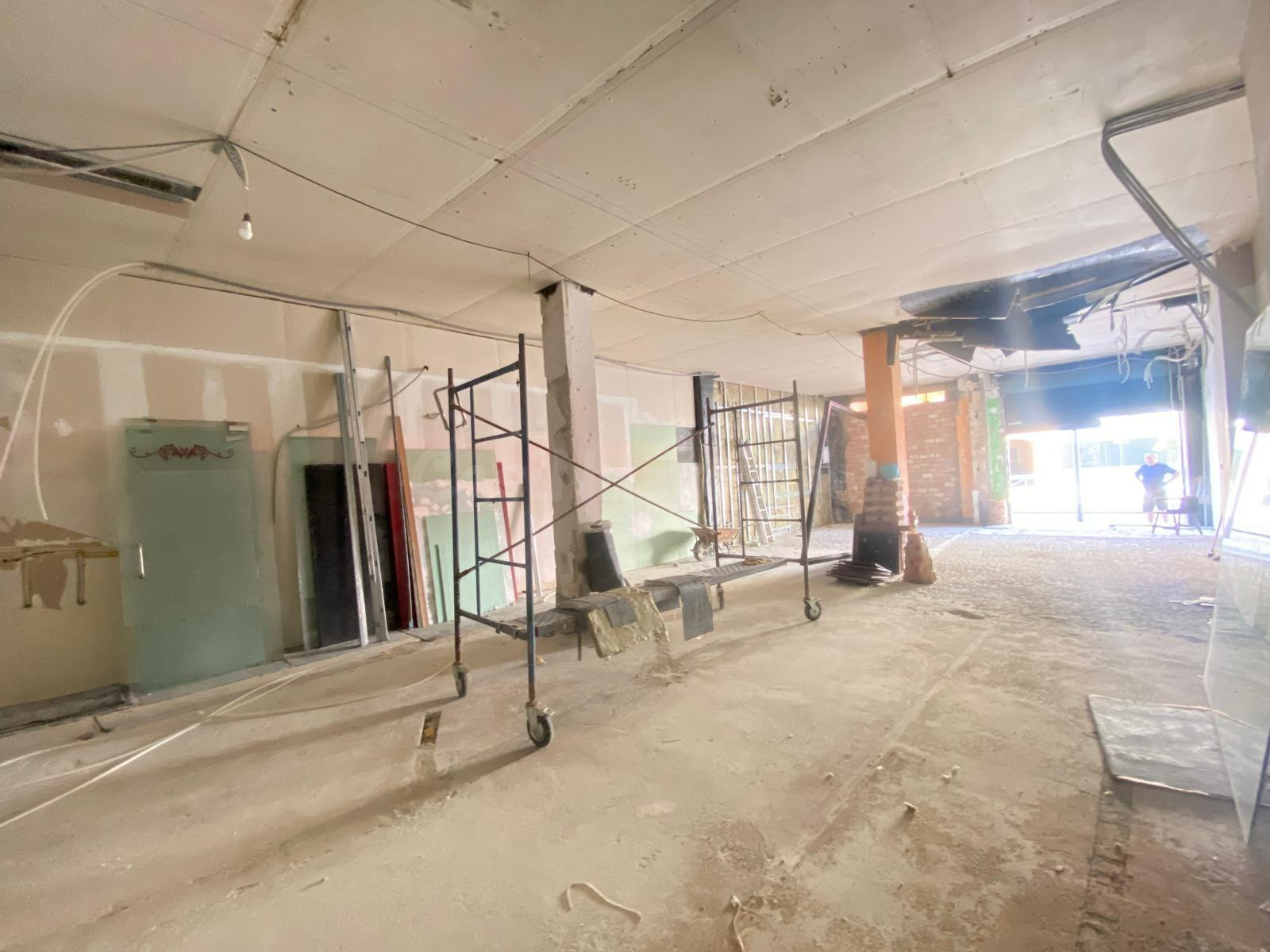 Amplio local comercial de 120 m2 en alquiler, en una excelente ubicación de Maracena.