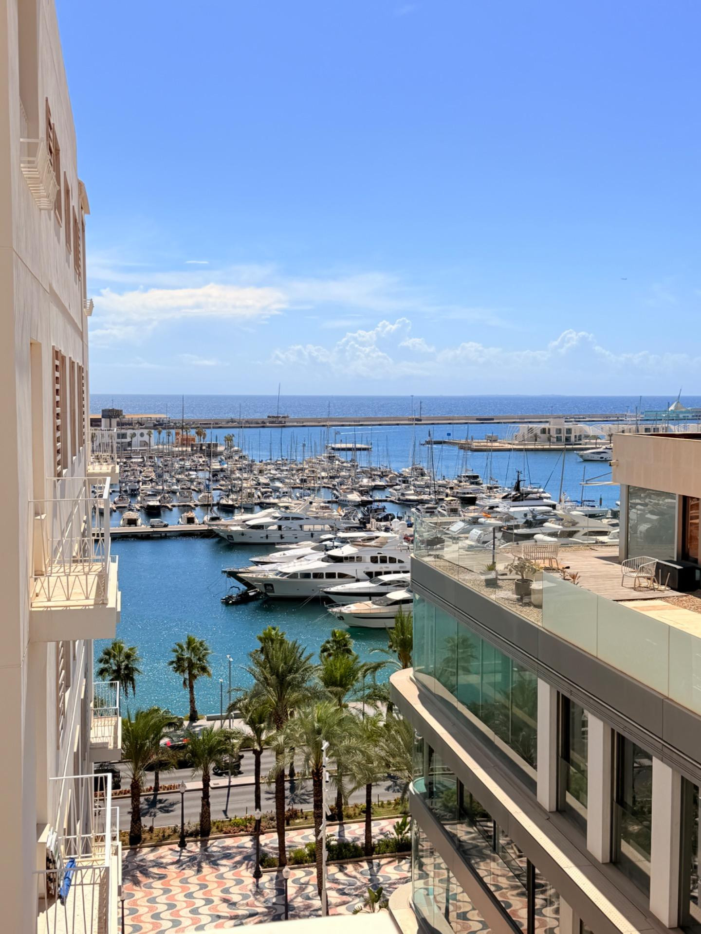 Estupendo ático en el Centro Tradicional con vistas al puerto de Alicante.