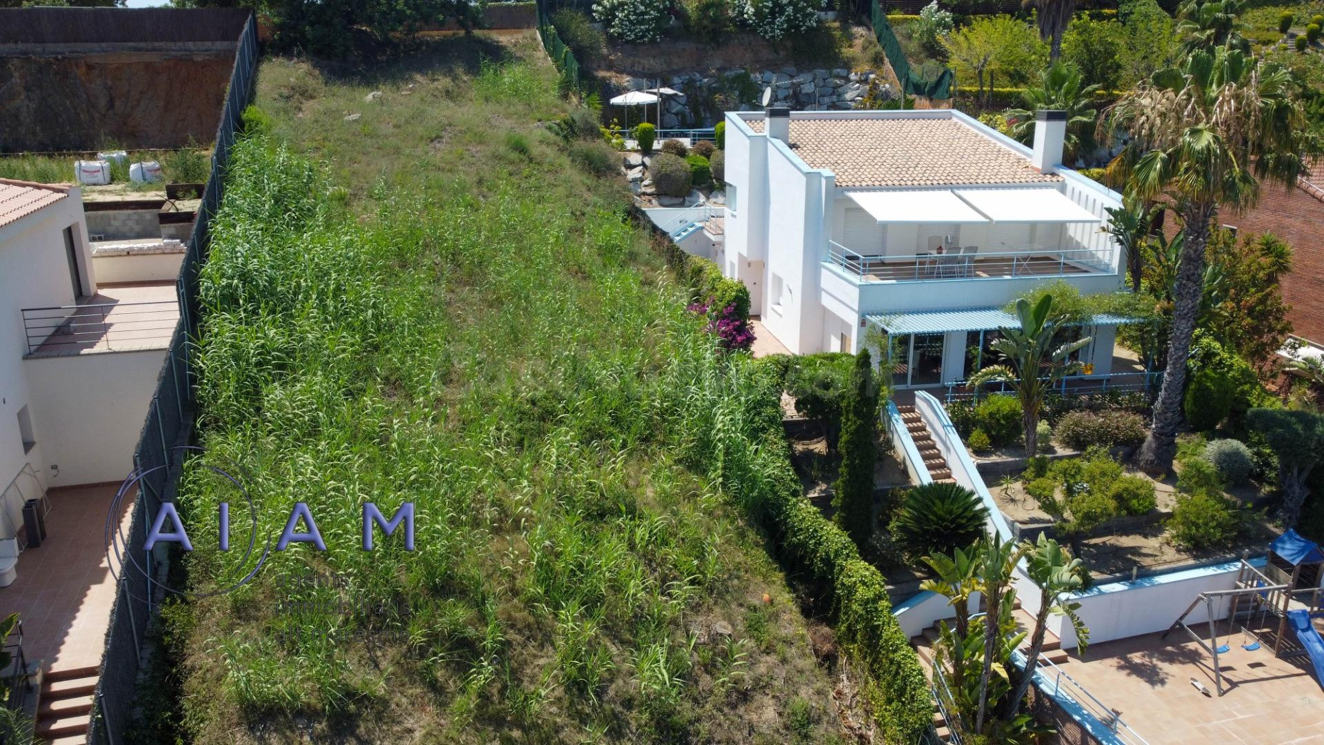Parcela para construïr una casa de 680m2 con vistas al mar