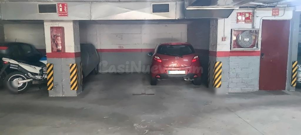 Plaza de parking coche pequeño