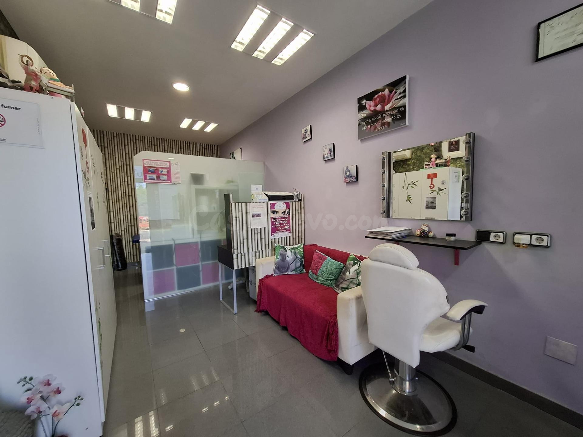 ¡Oportunidad Única en Carbajal De La Legua! Local Comercial por Solo €400/mes