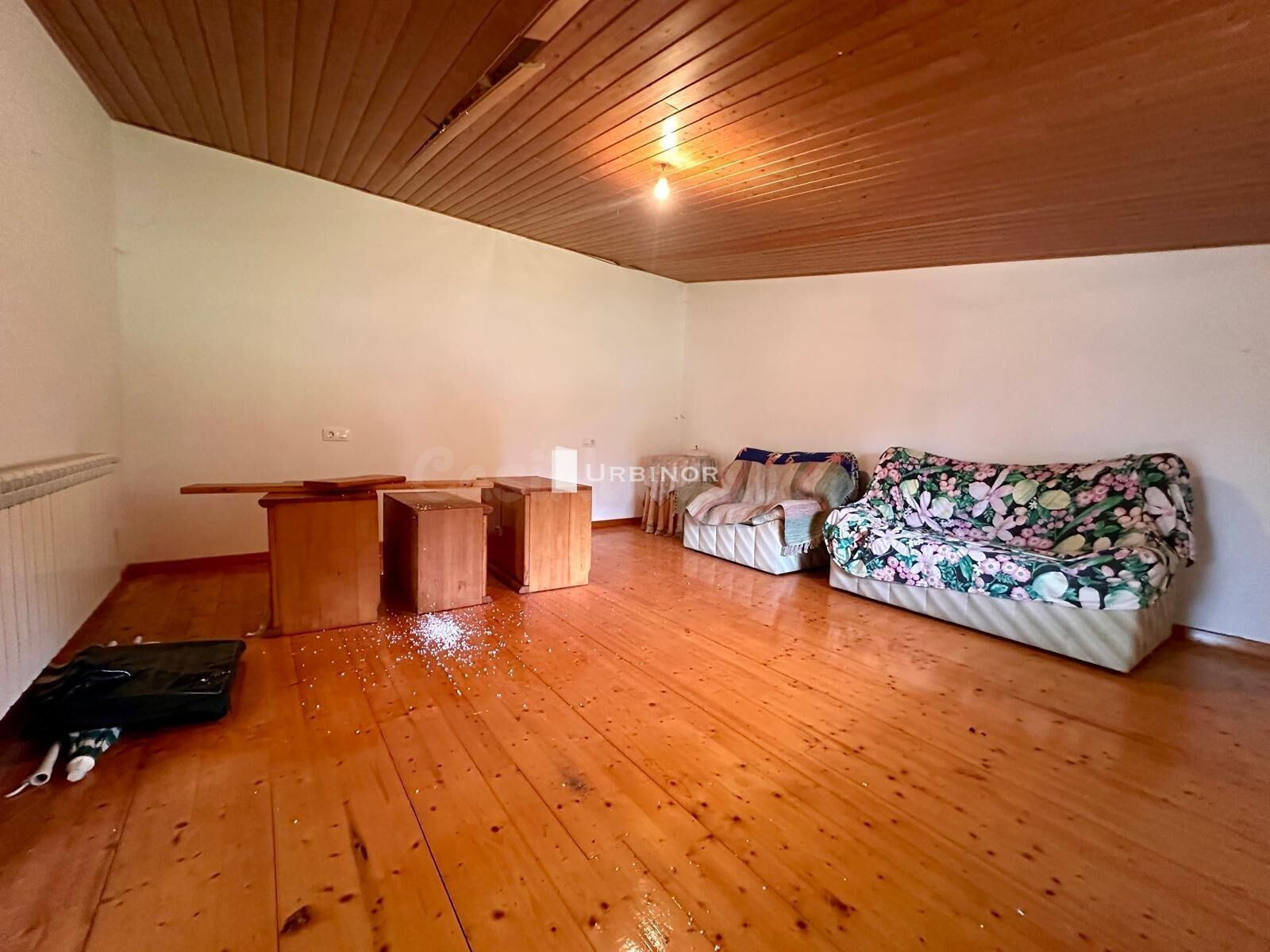 CASA con finca, con mucho potencial. Cerca de Ourense. TOEN.