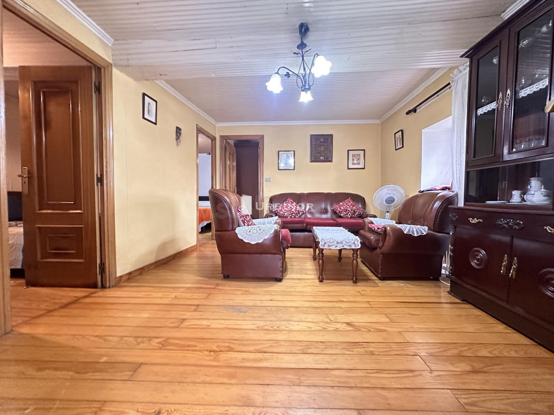 CASA, con patio y finca, lista para vivir, zona SEOANE. O CARBALLIÑO.