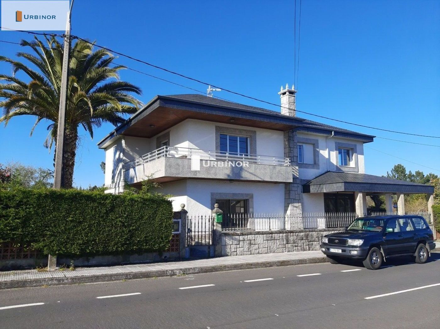 EXCLUSIVO CHALET CON PISCINA A UN PASO DEL CENTRO DE AMOEIRO