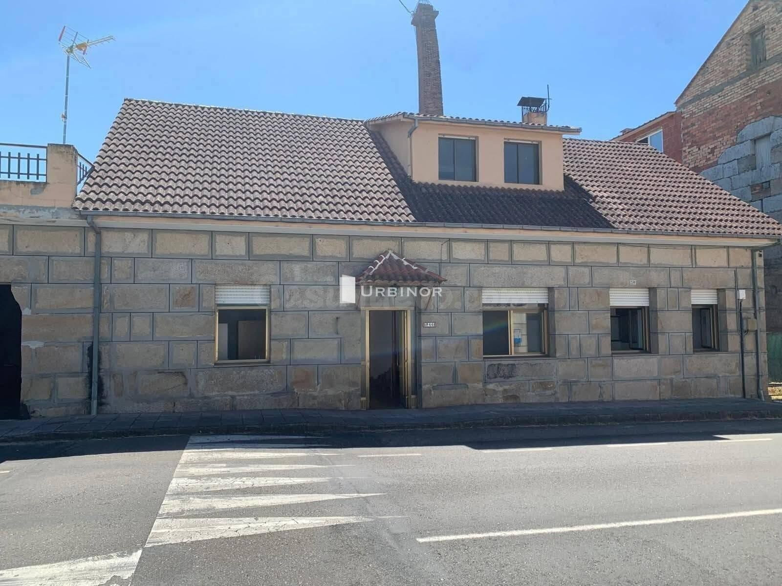 ¡ INVERSIÓN ¡ Magnífica vivienda. Opción a 2 parcelas edificables. POLIGONO S. CIBRAO.