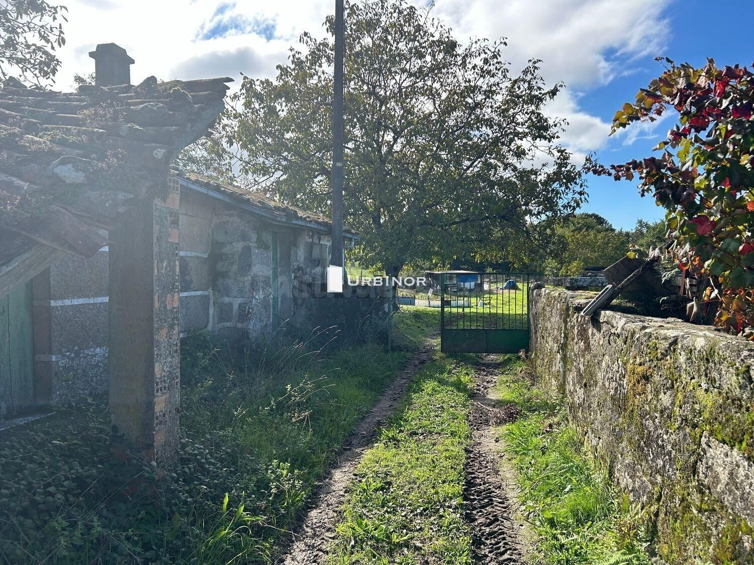 Casa de piedra para reformar con vistas espectaculares – a solo 15 km de Ourense