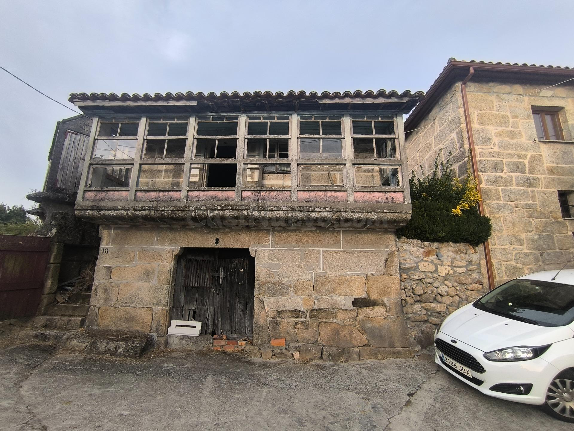 Casa rústica toda en piedra para rehabilitar. Ribeira Sacra (Nogueira de Ramuín)
