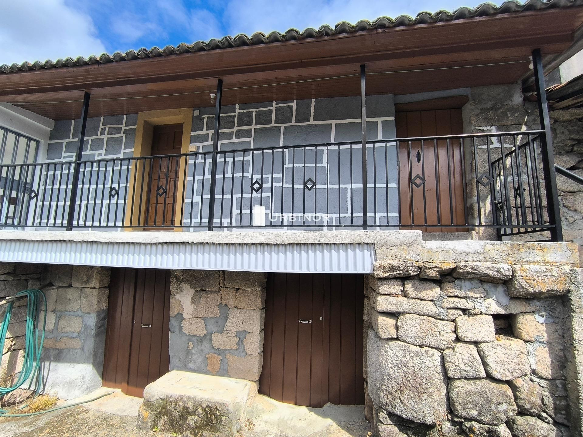 Casa con finca en A PEROXA – Terraza con vistas abiertas espectaculares.