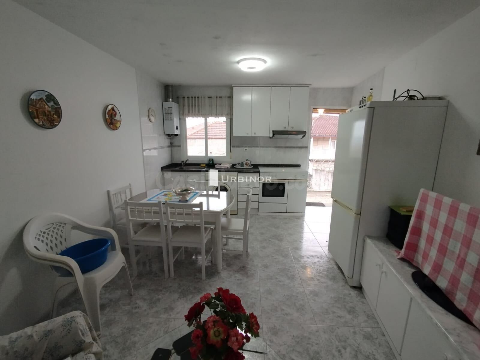 ¡Se vende casa adosada de piedra en Paderne de Allariz lista para entrar a vivir!