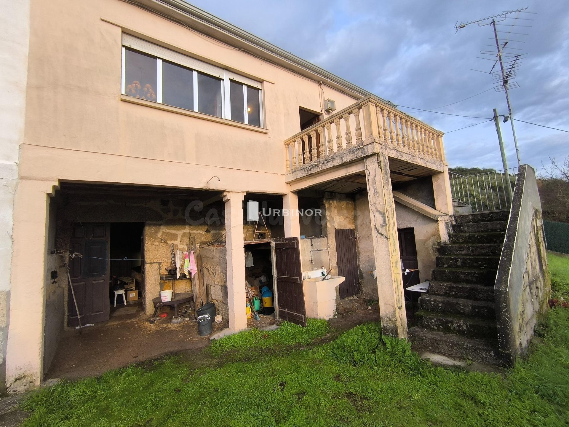 CASA con  finca en BARBANTES – A un paso de OURENSE