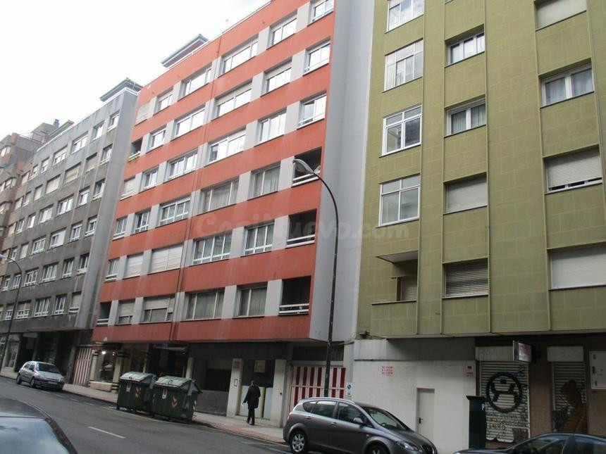 Piso con Potencial en el Corazón de Avilés - ¡Aprovecha esta Oportunidad! Cómpralo por 690€ / mes