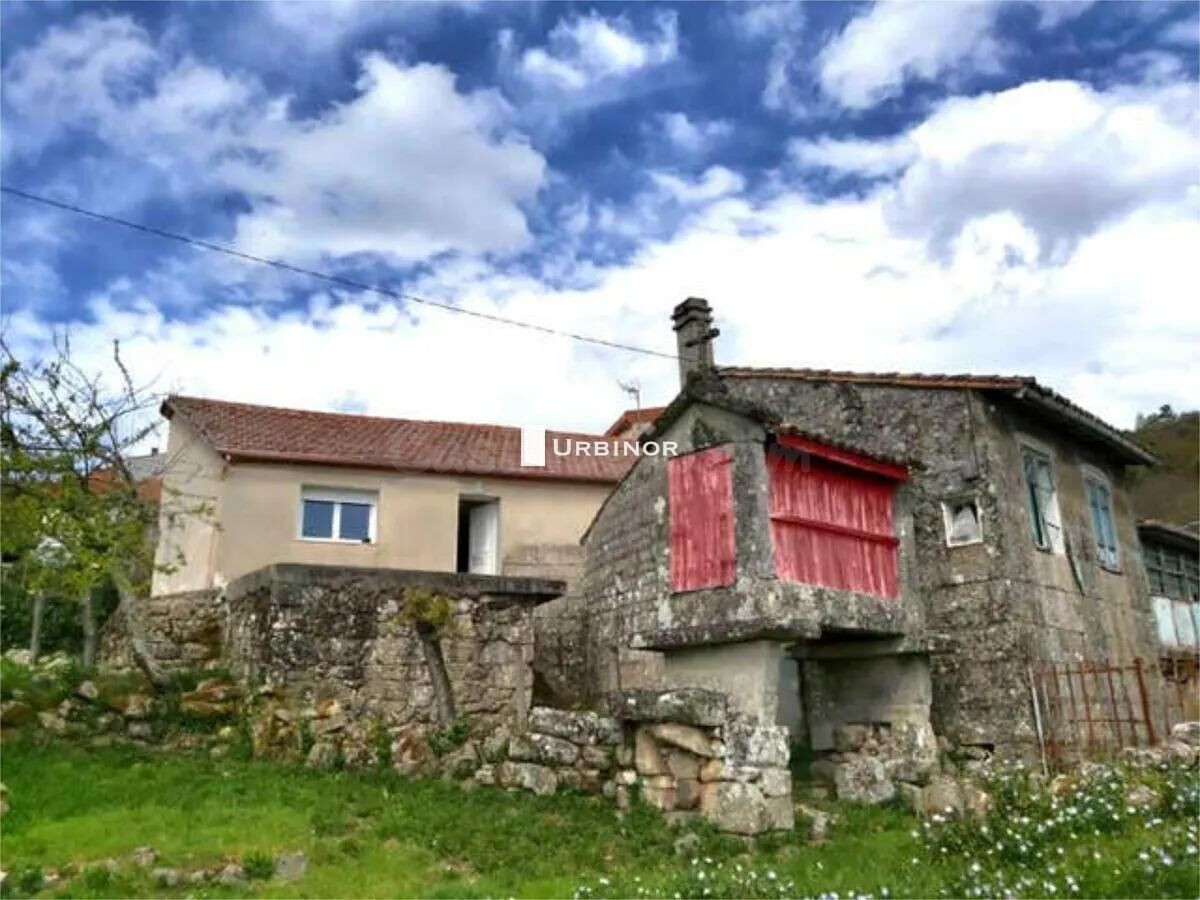 CASA rústica, parcialmente reformada, zona ARMARIZ. Ribeira Sacra.