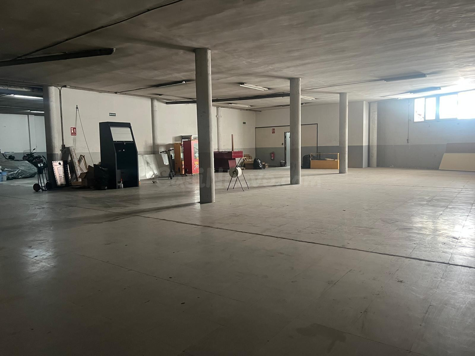 LOCAL 1000 m2 REUS
