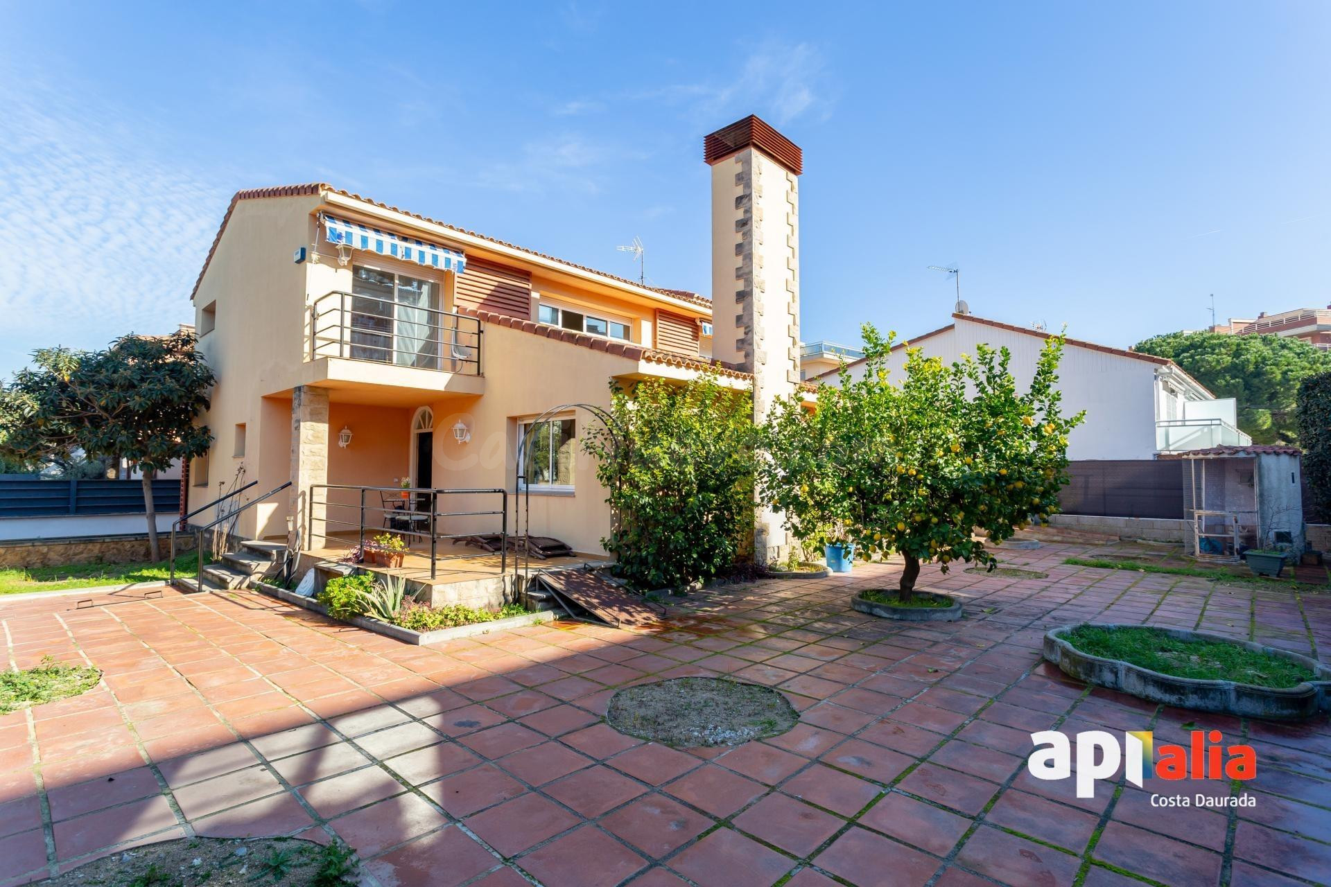 ESPECTACULAR CASA AISLADA EN VENTA EN EL CORAZÓN DE SALOU