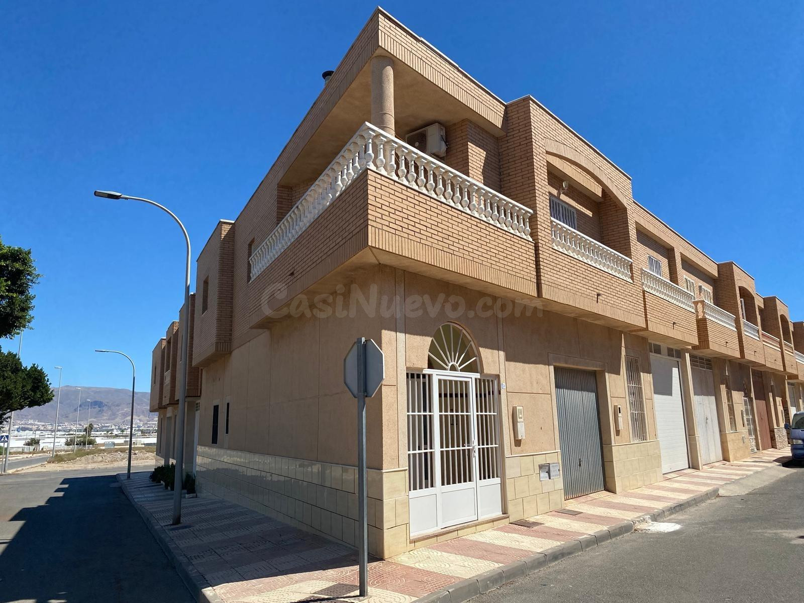 Casa 4 habitaciones 148m² en venta - Carretera La Mojonera