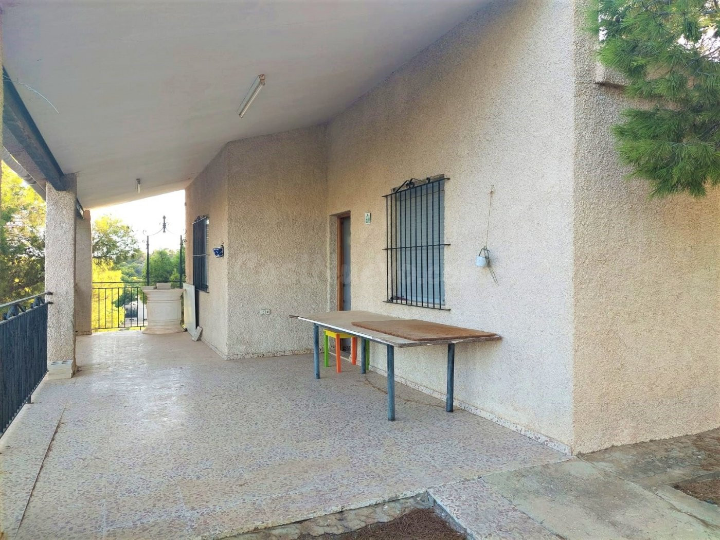 Se vende casa de campo (10.000 m2) en Crevillente 4 dormitorios.