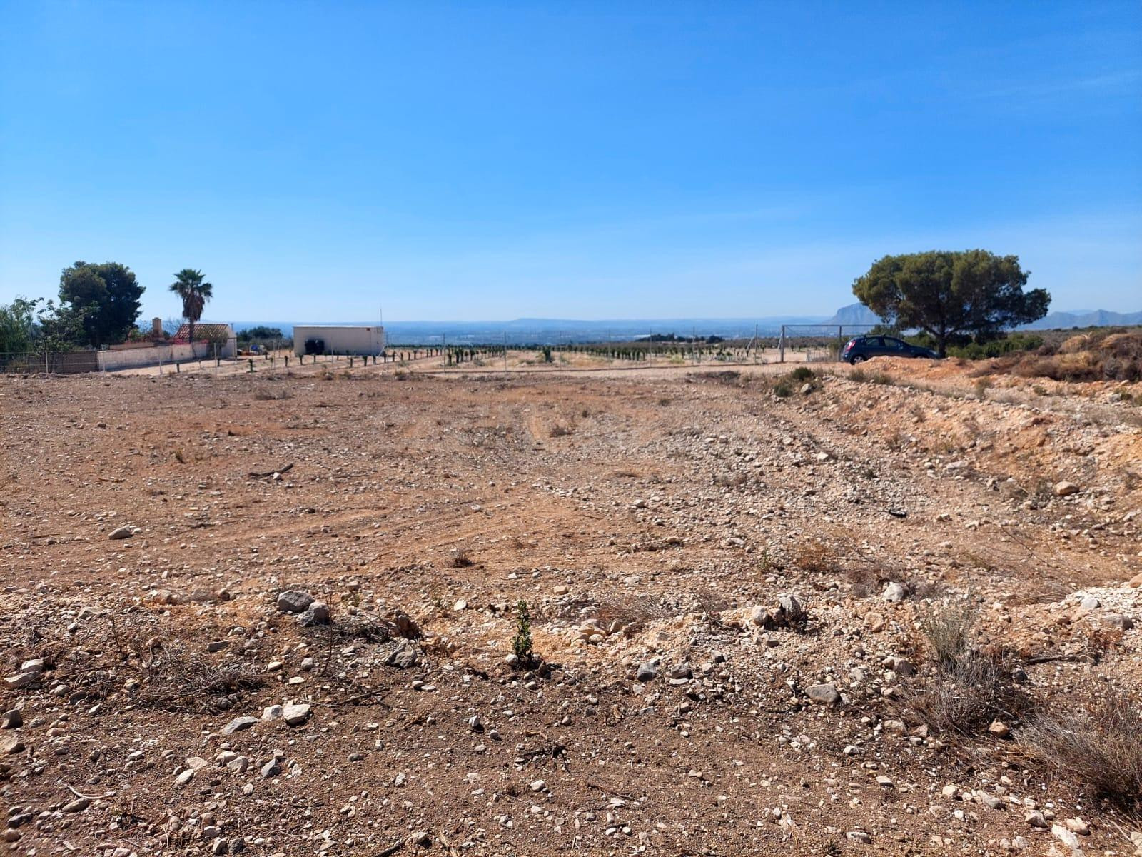 Se vende terreno en Crevillent - Club de tenis