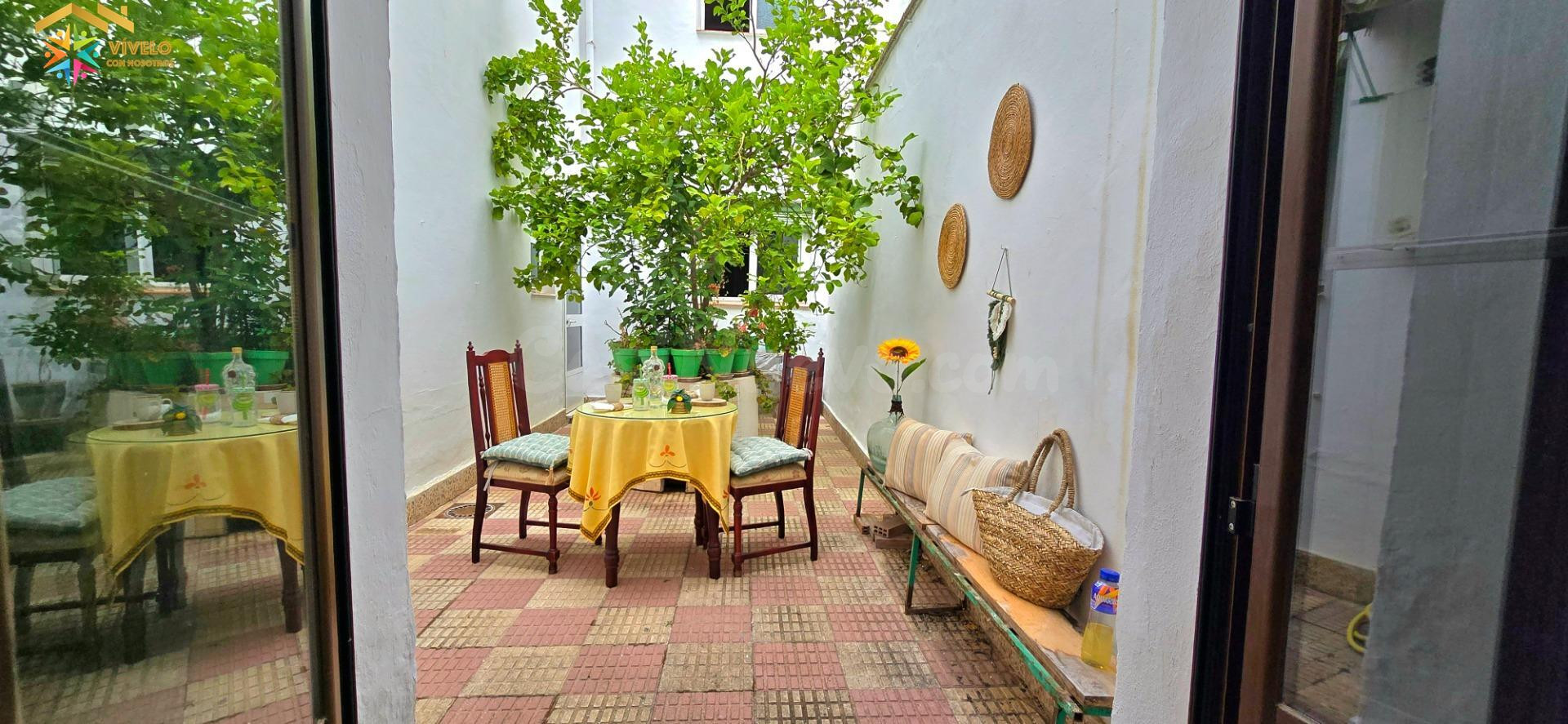 Casa en venta en el centro de Ronda con patio y terraza - foto 2