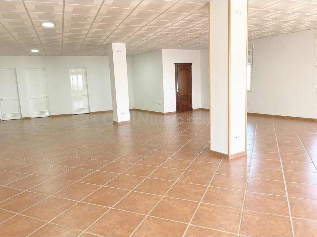 Local comercial 105m² en alquiler - CENTRO