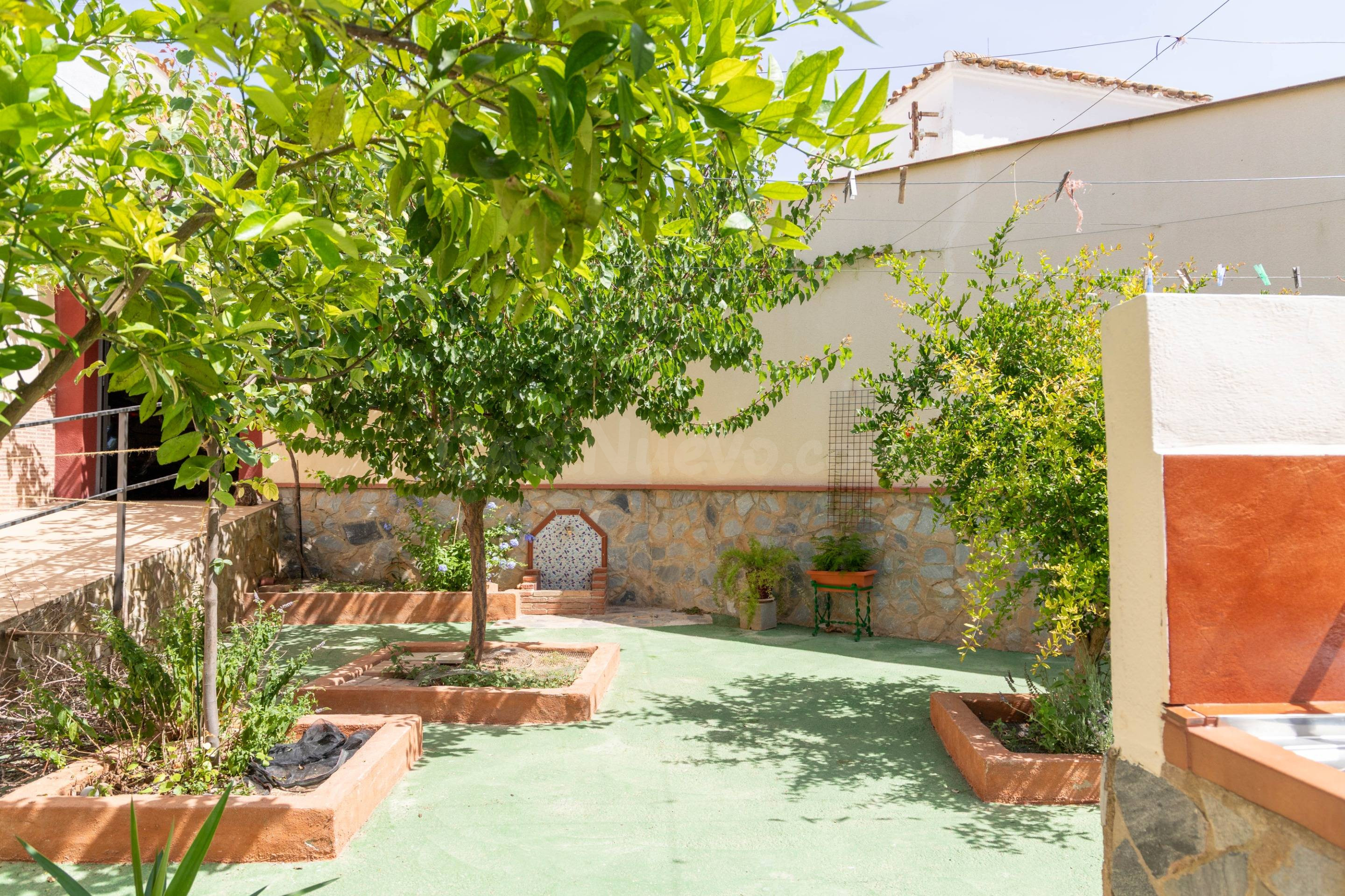 Casa independiente con patio - foto 3
