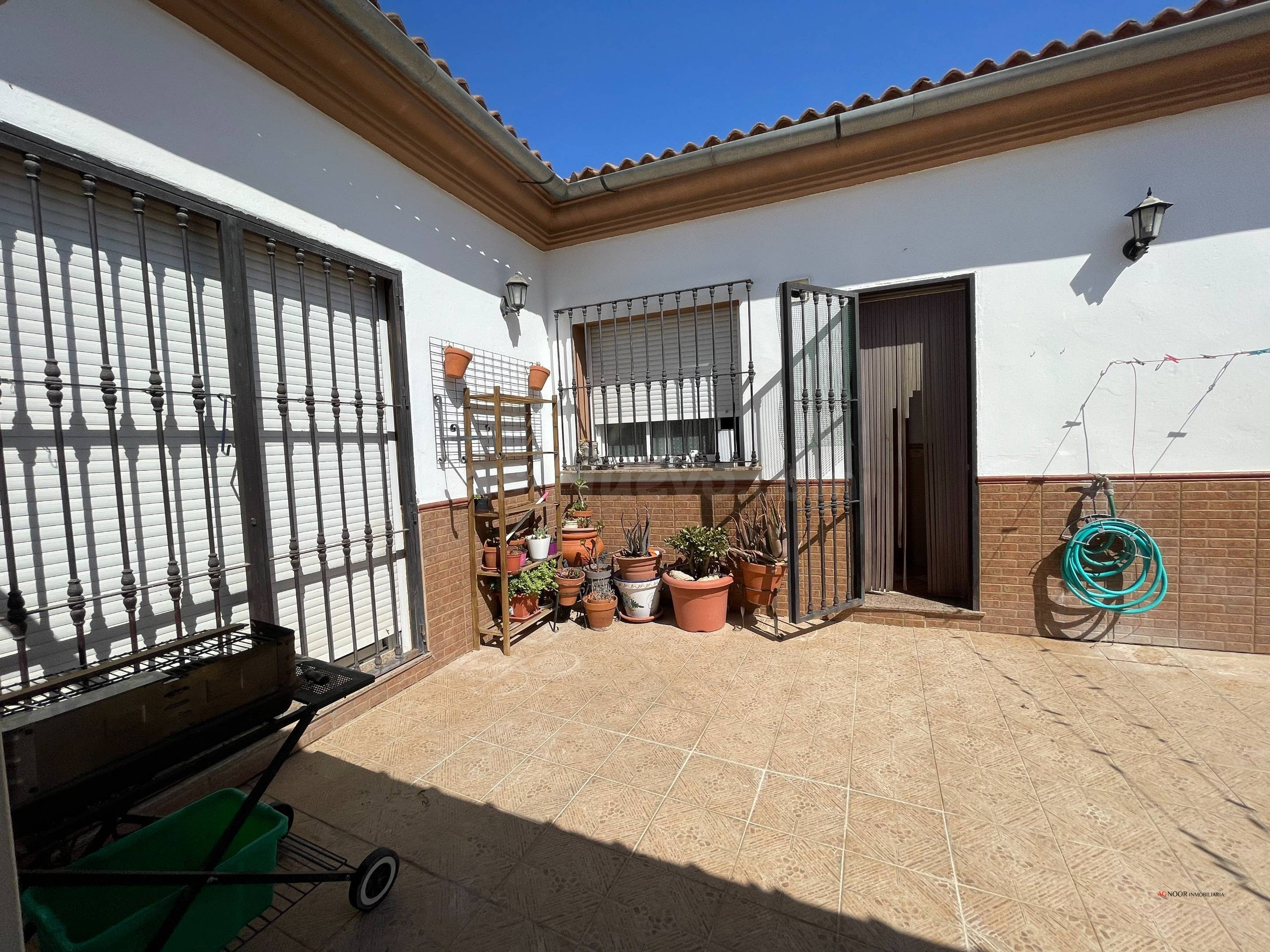 Casa independiente en Mollina con patio y garaje
