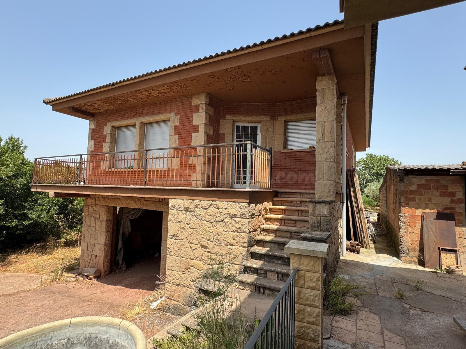 XALET AMB TERRENY A LA VENDA A ARTÉS