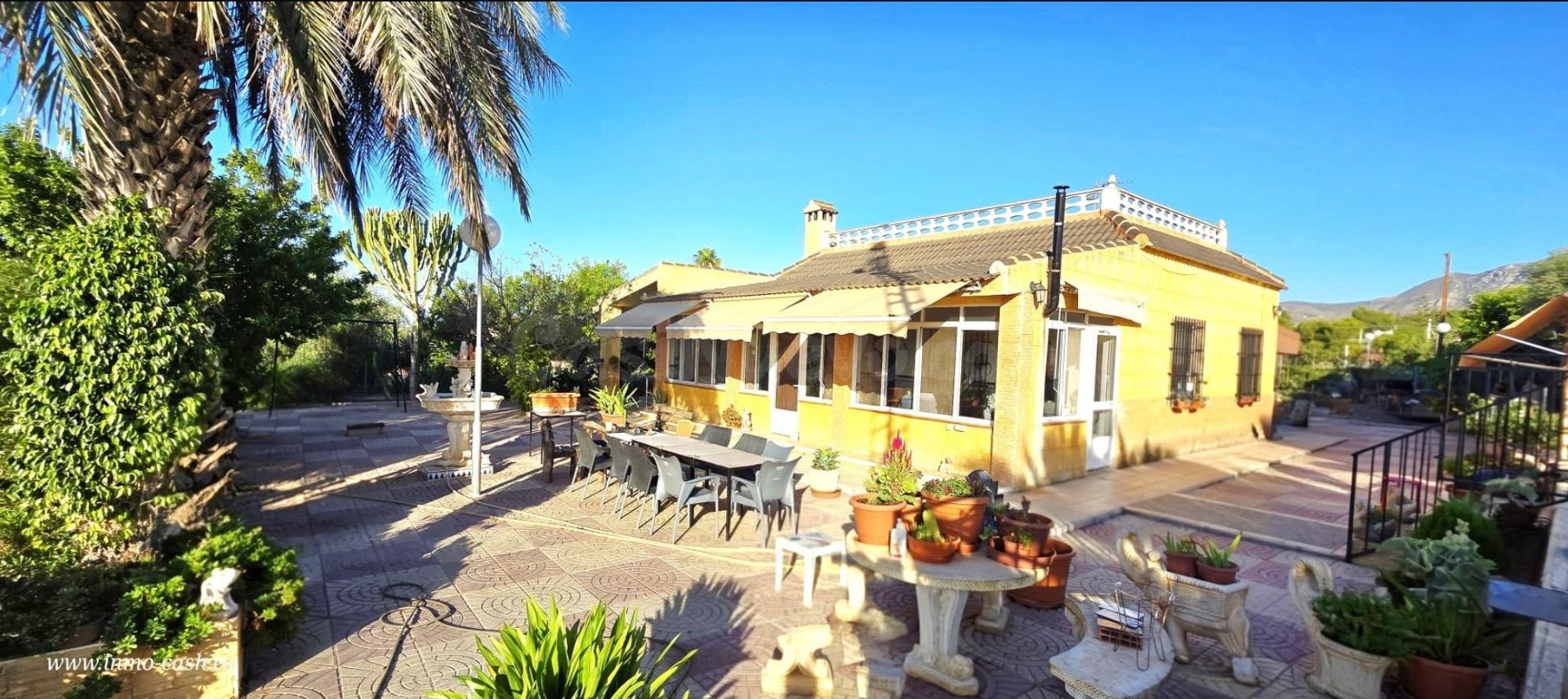 VENTA DE CASA DE CAMPO CON PISCINA Y CASA DE INVITADOS