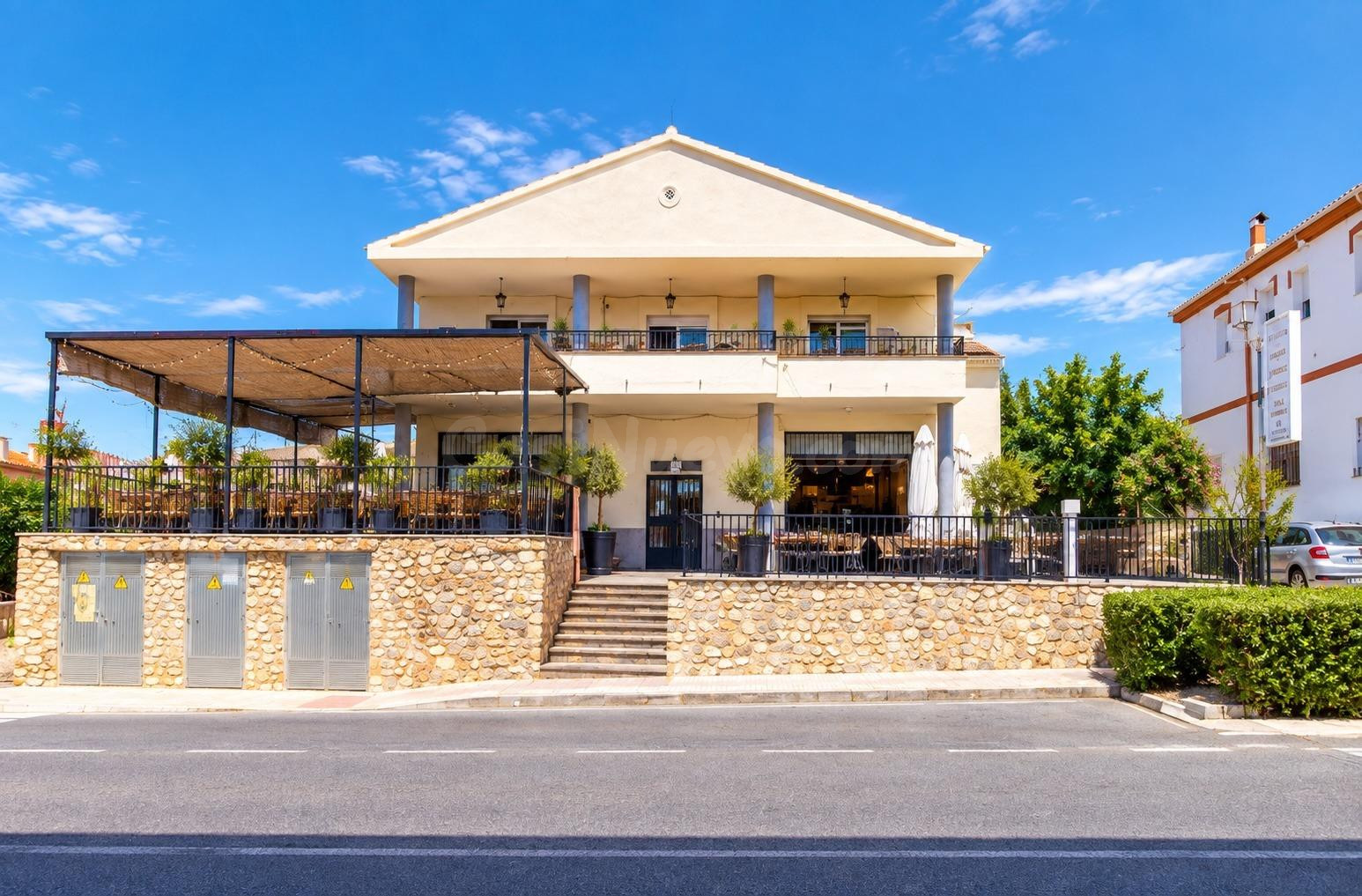 Oportunidad de inversión en Mondújar: restaurante, piscina, snack y 2 viviendas con vistas 360º