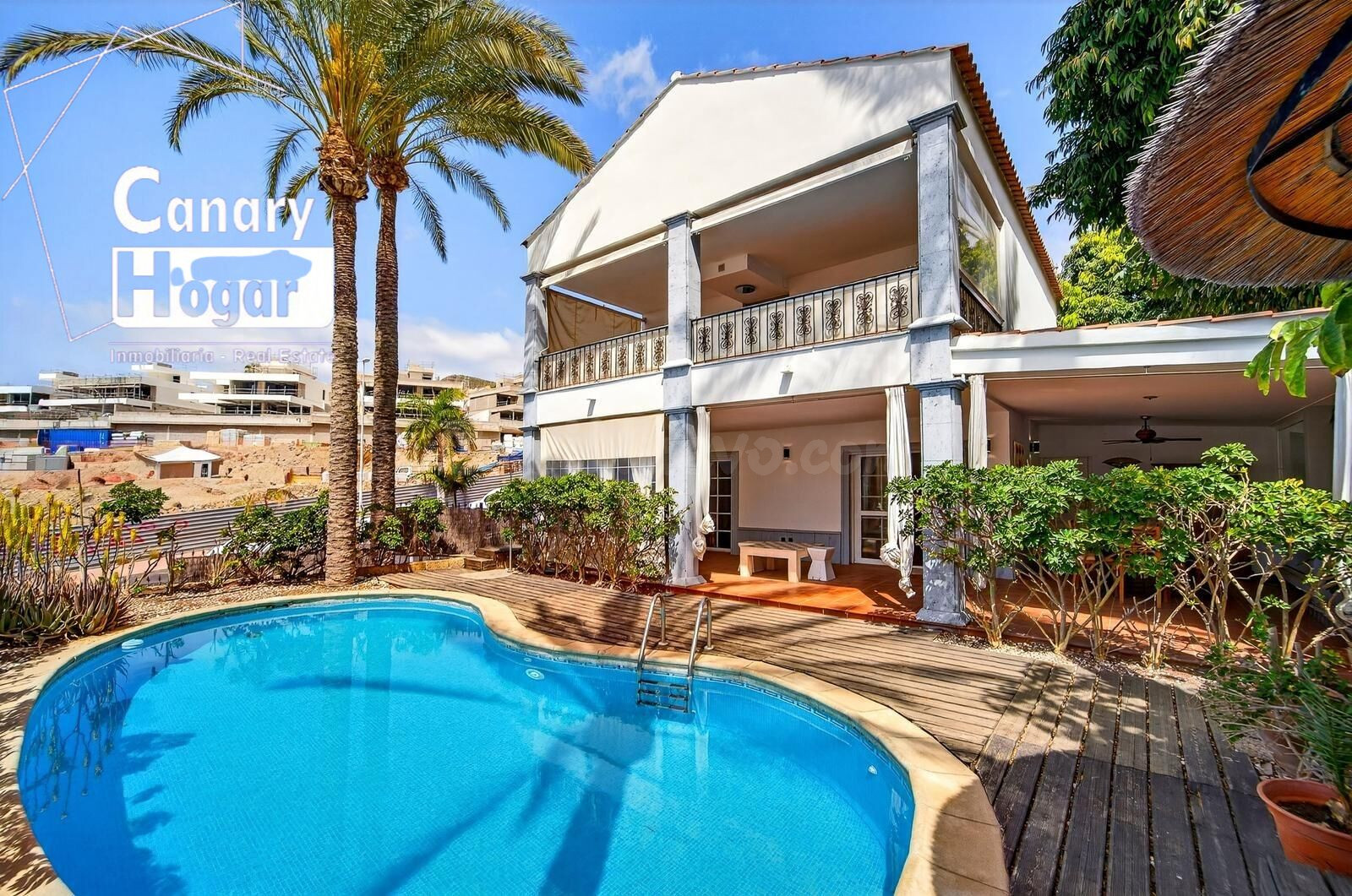 EXCLUSIVA VILLA INDEPENDIENTE CON VISTAS AL MAR EN LOS CRISTIANOS