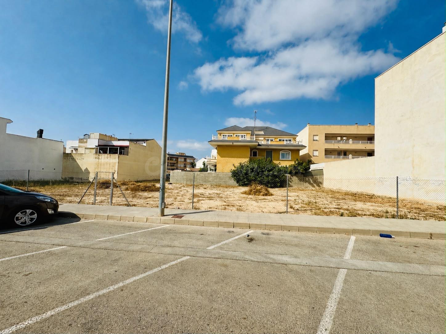 Solar urbano en venta en Los Montesinos (Alicante) construcción de sótano + planta baja + 2 alturas