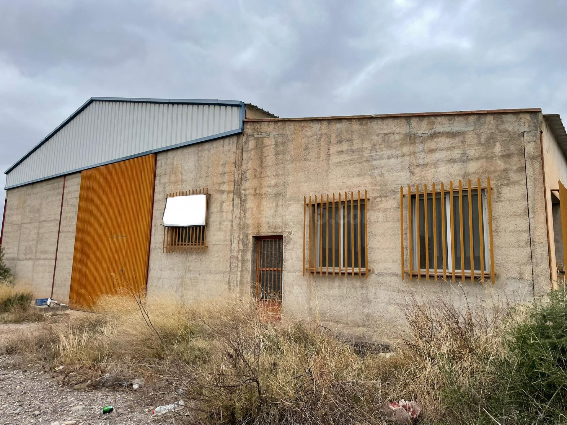 Nave industrial 550m2 con parcela de 3200m2.