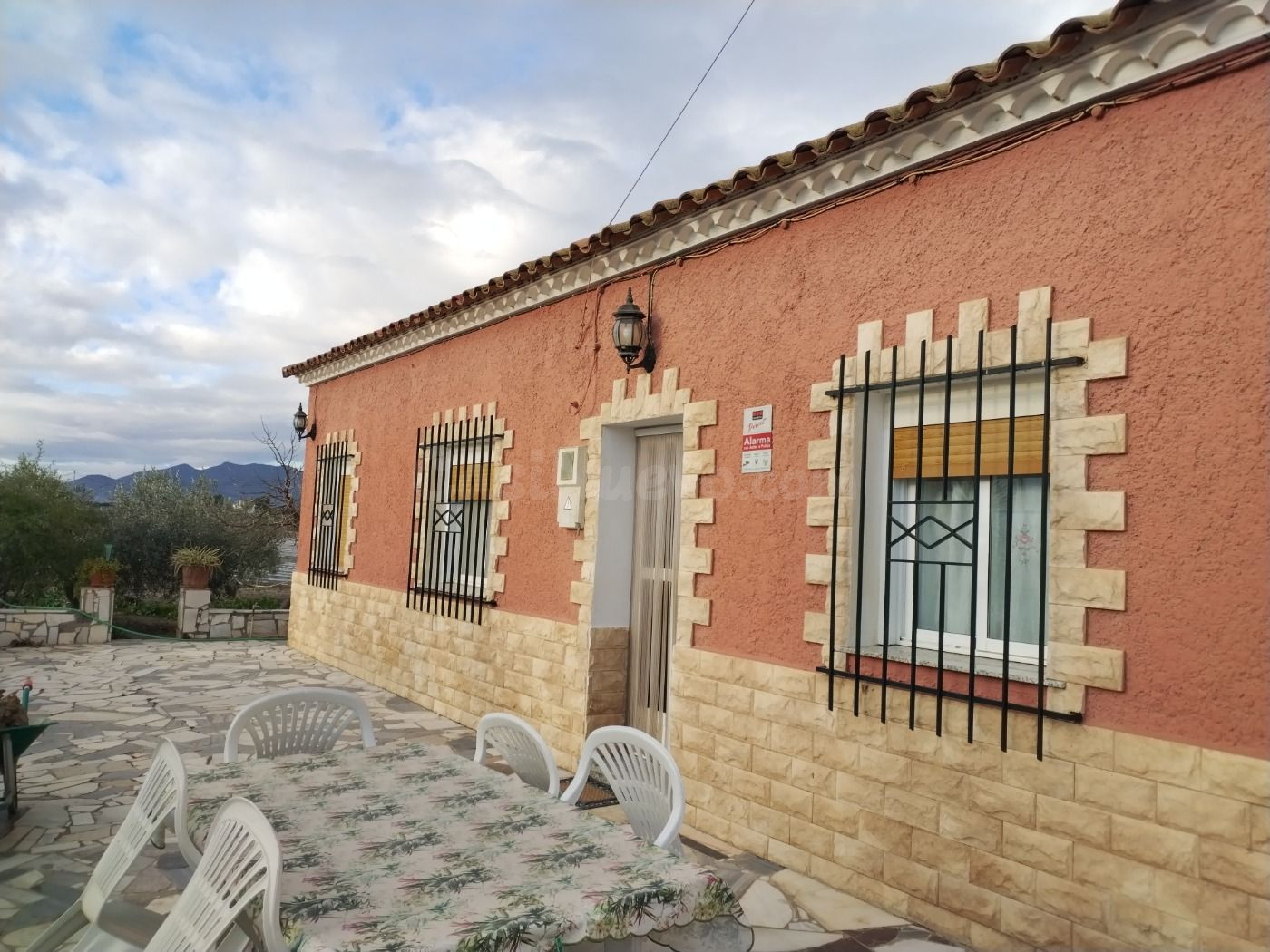 CHALET INDEPENDIENTE CON TERRENO Y ALMACENES JUNTO A LA ESTACIÓN DE PUERTO LUMBRERAS