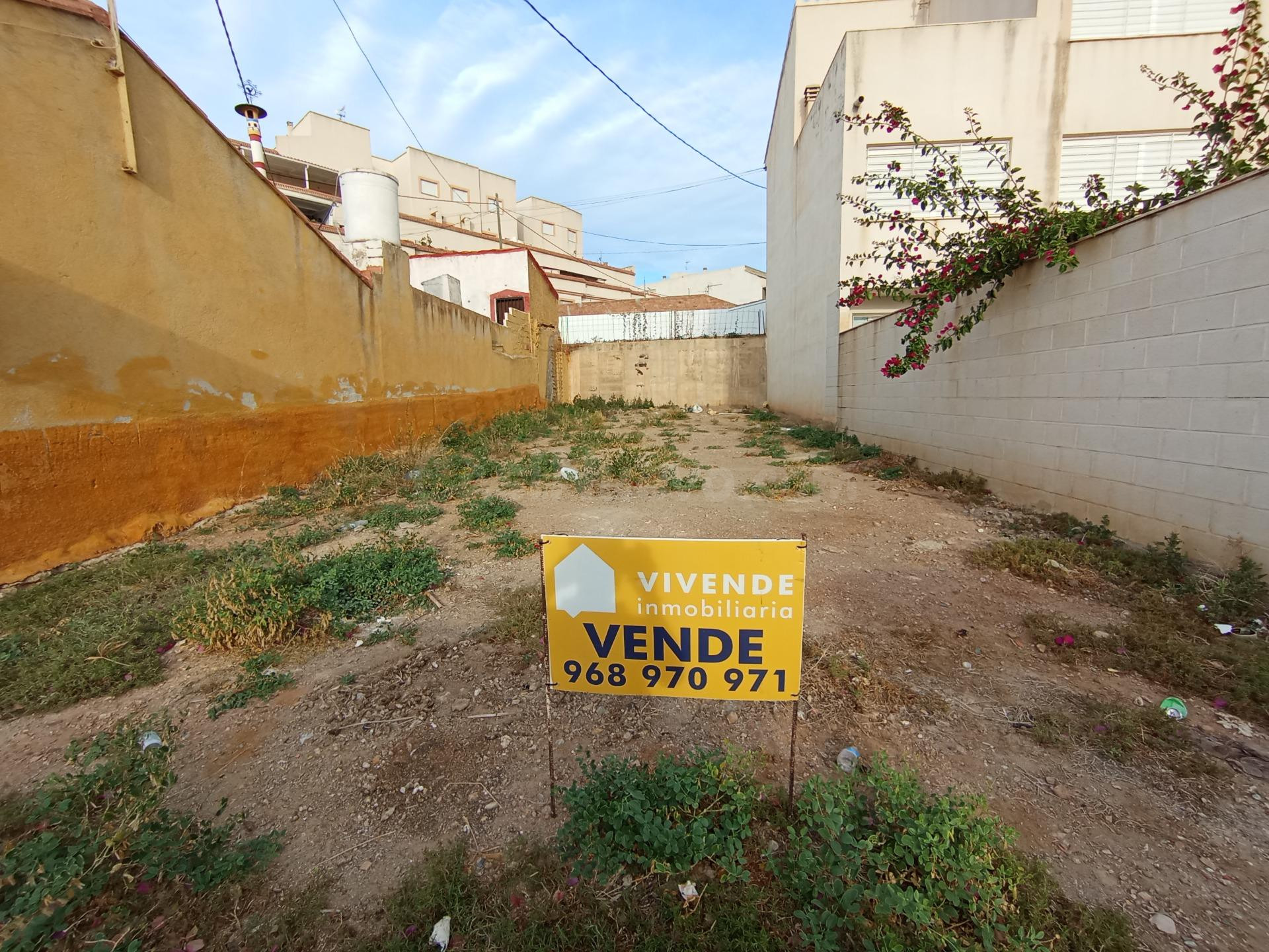 SOLAR URBANO CON PROYECTO PARA 5 VIVIENDAS
