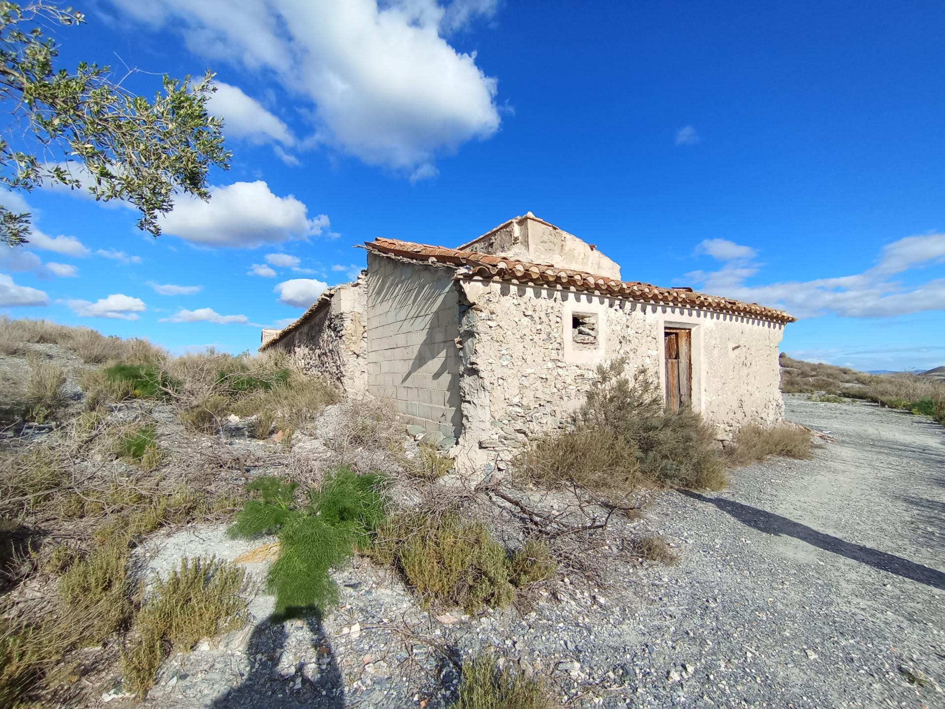 CASA PARA REFORMAR CON TERRENO A 10 MINUTOS DE PTO LUMBRERAS