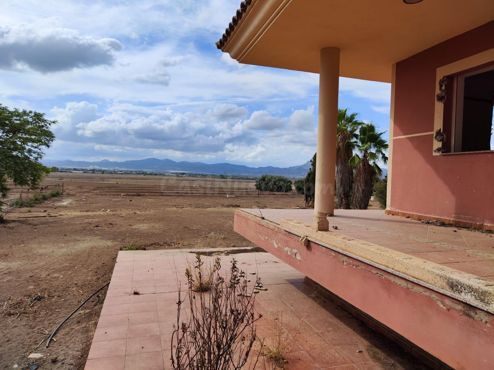 Oportunidad: Casa, Oficina y Nave Almacén