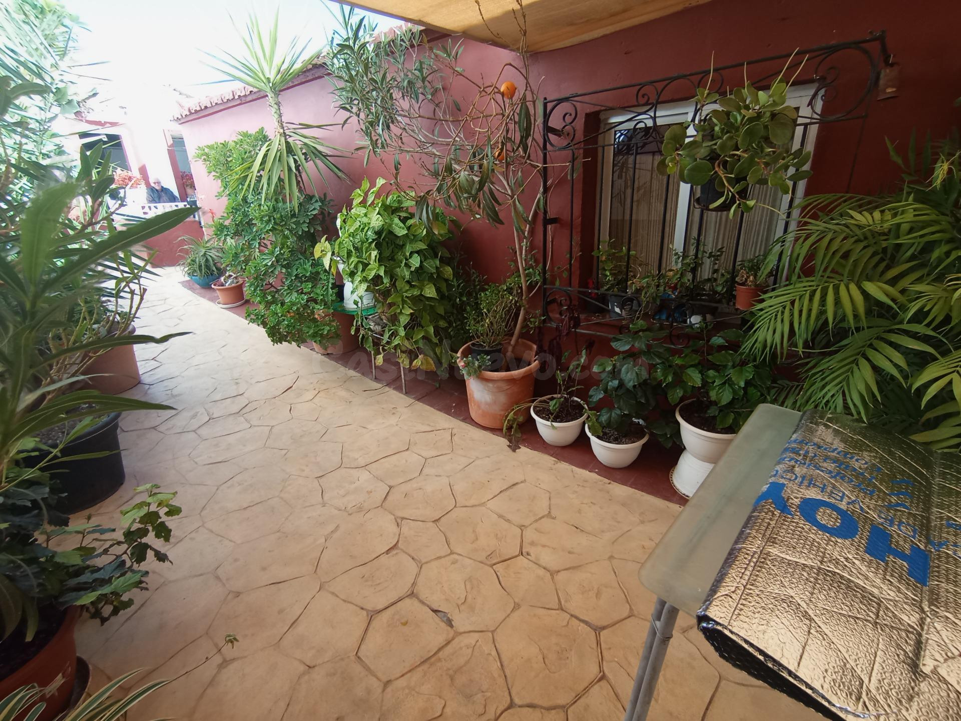 CASA DE PUEBLO CON GARAJE Y PATIO
