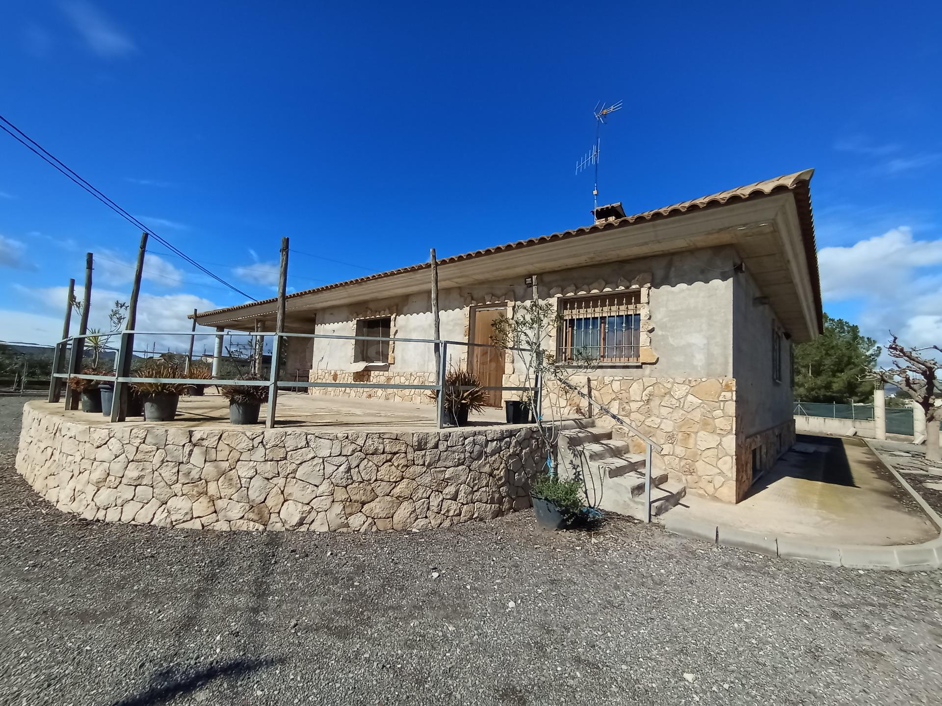 CHALET DE LUJO PARA REFORMAR JUNTO A LA ESTACIÓN DE PTO. LUMBRERAS