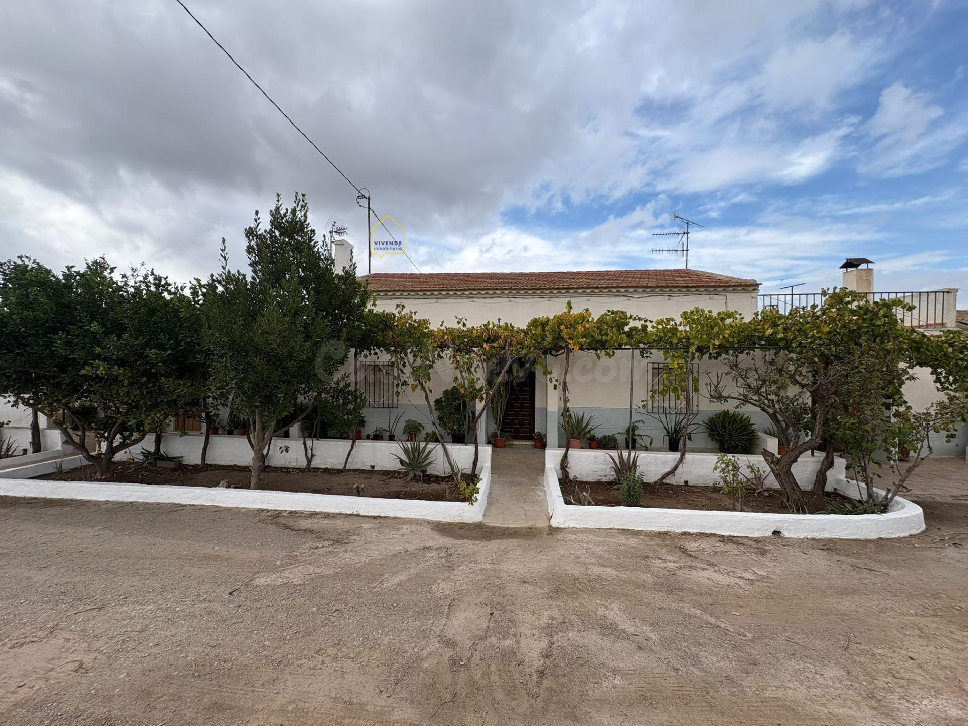 Casa con parcela y apartamento independiente a la venta en Lorca