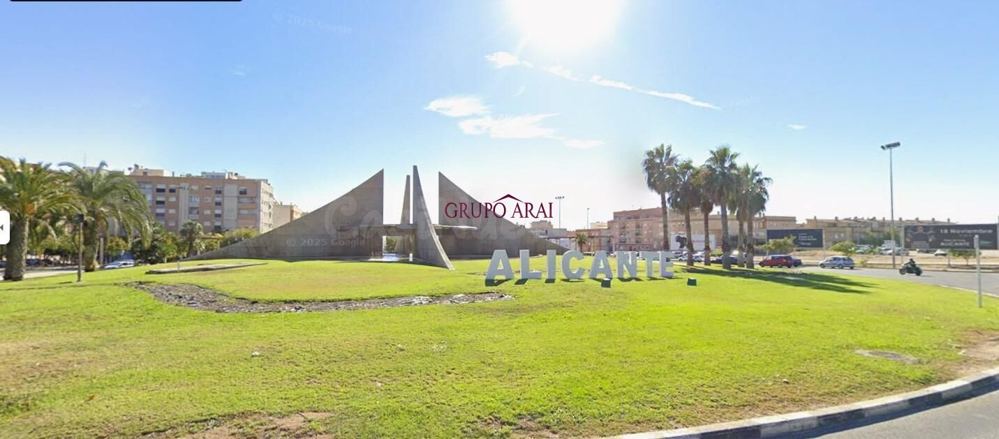 Se vende plaza de garaje en San Agustín para coche mediano con fácil acceso
