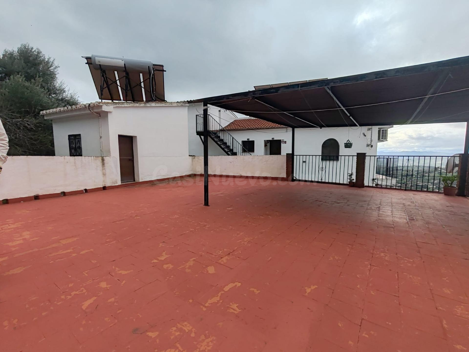 Casa en venta en Alcaucín – Espacio, luz y encanto en tres p - foto 2