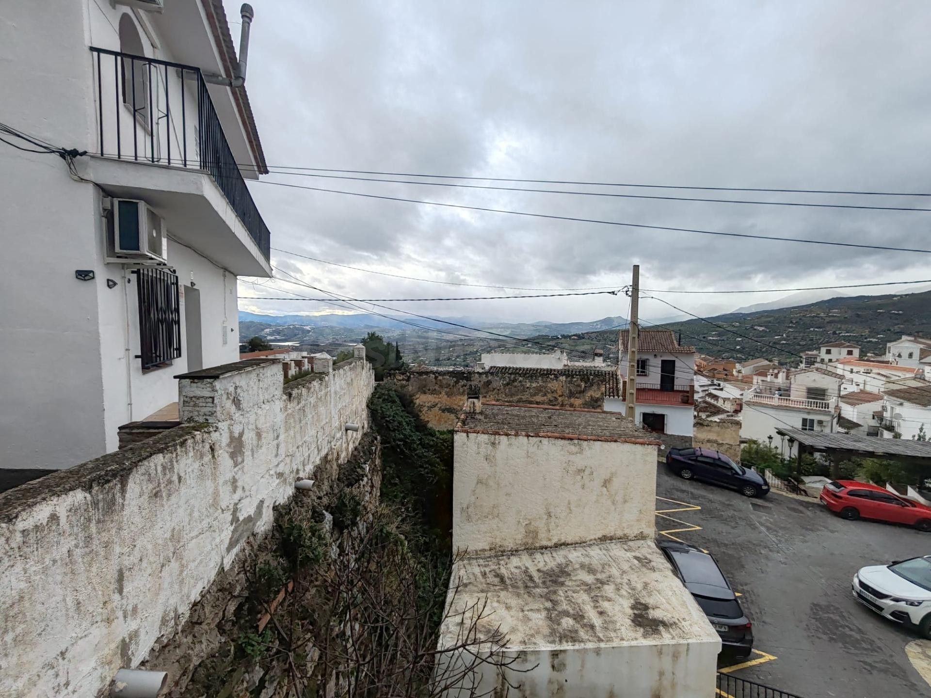 Casa en venta en Alcaucín – Espacio, luz y encanto en tres p - foto 4