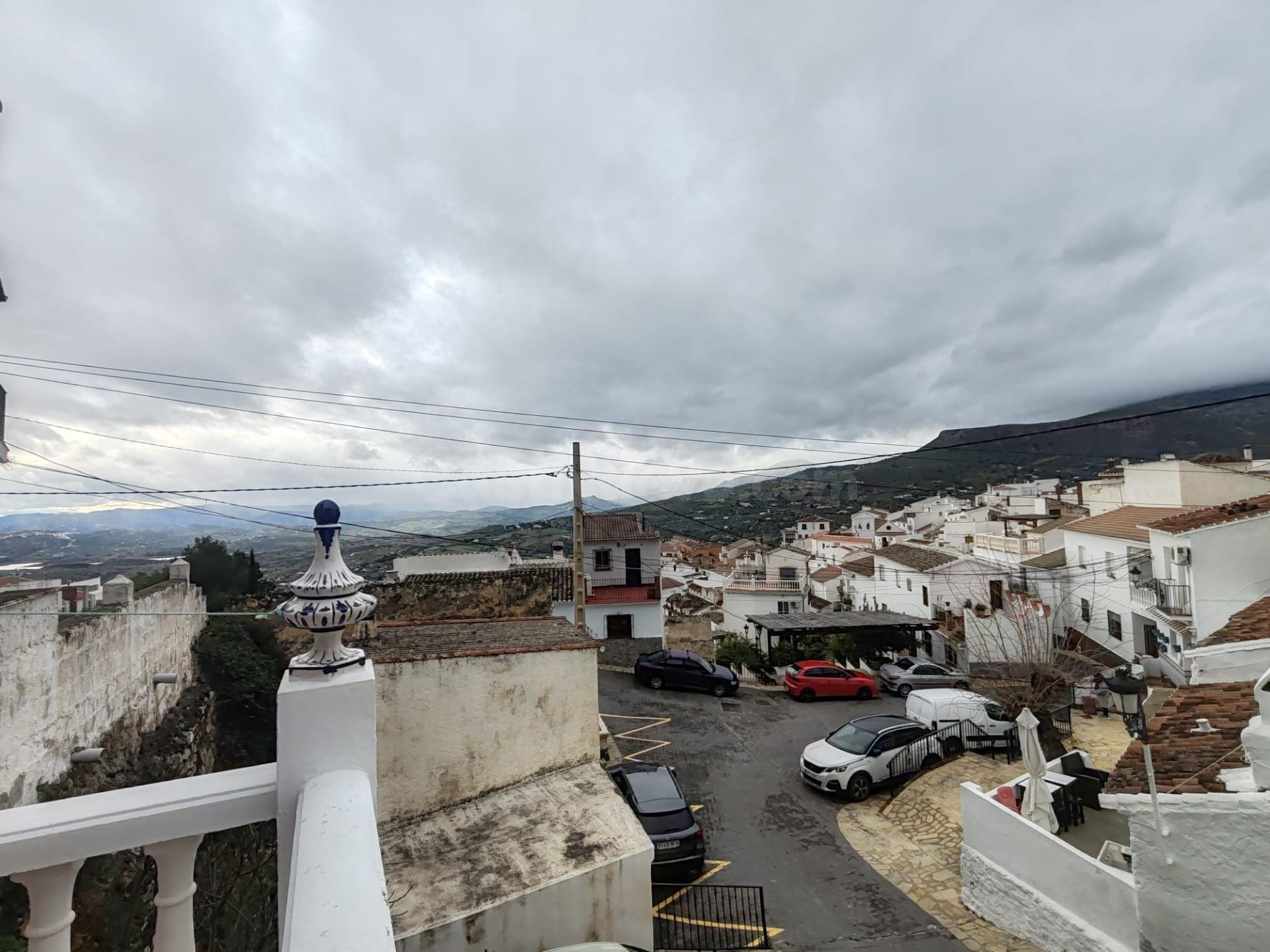 Casa en venta en Alcaucín – Espacio, luz y encanto en tres p - foto 5