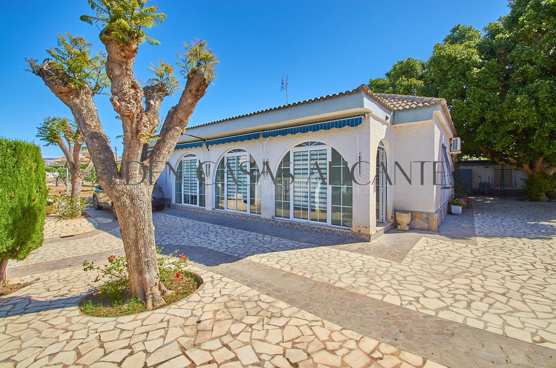 REF 01494 Chalet en Busot con Piscina Privada