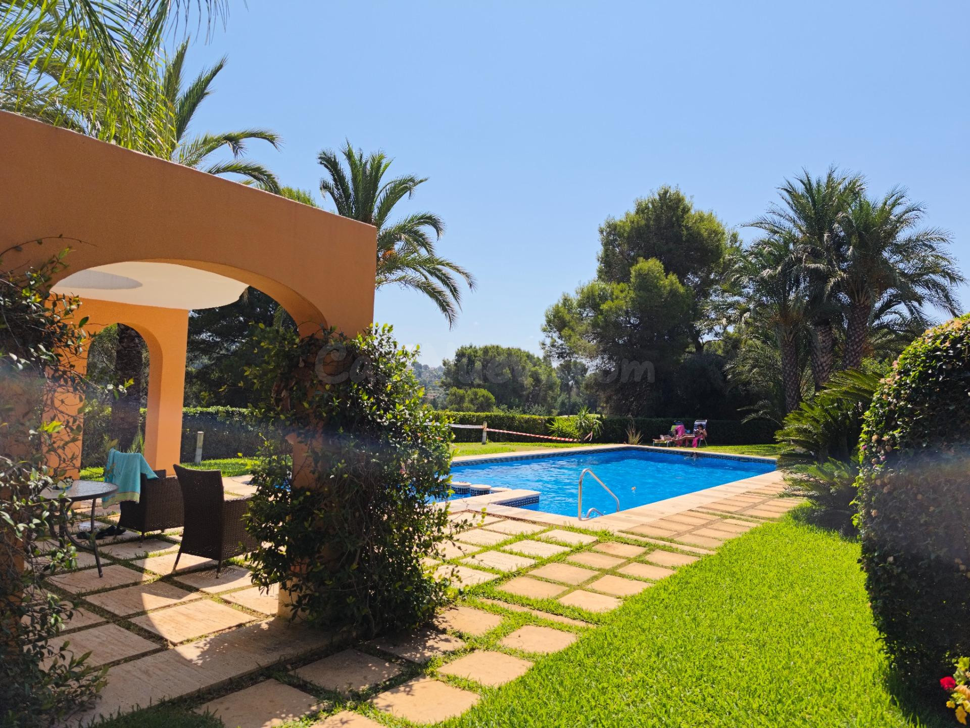 Top-floor apartment with panoramic views over La Sella Golf, Denia