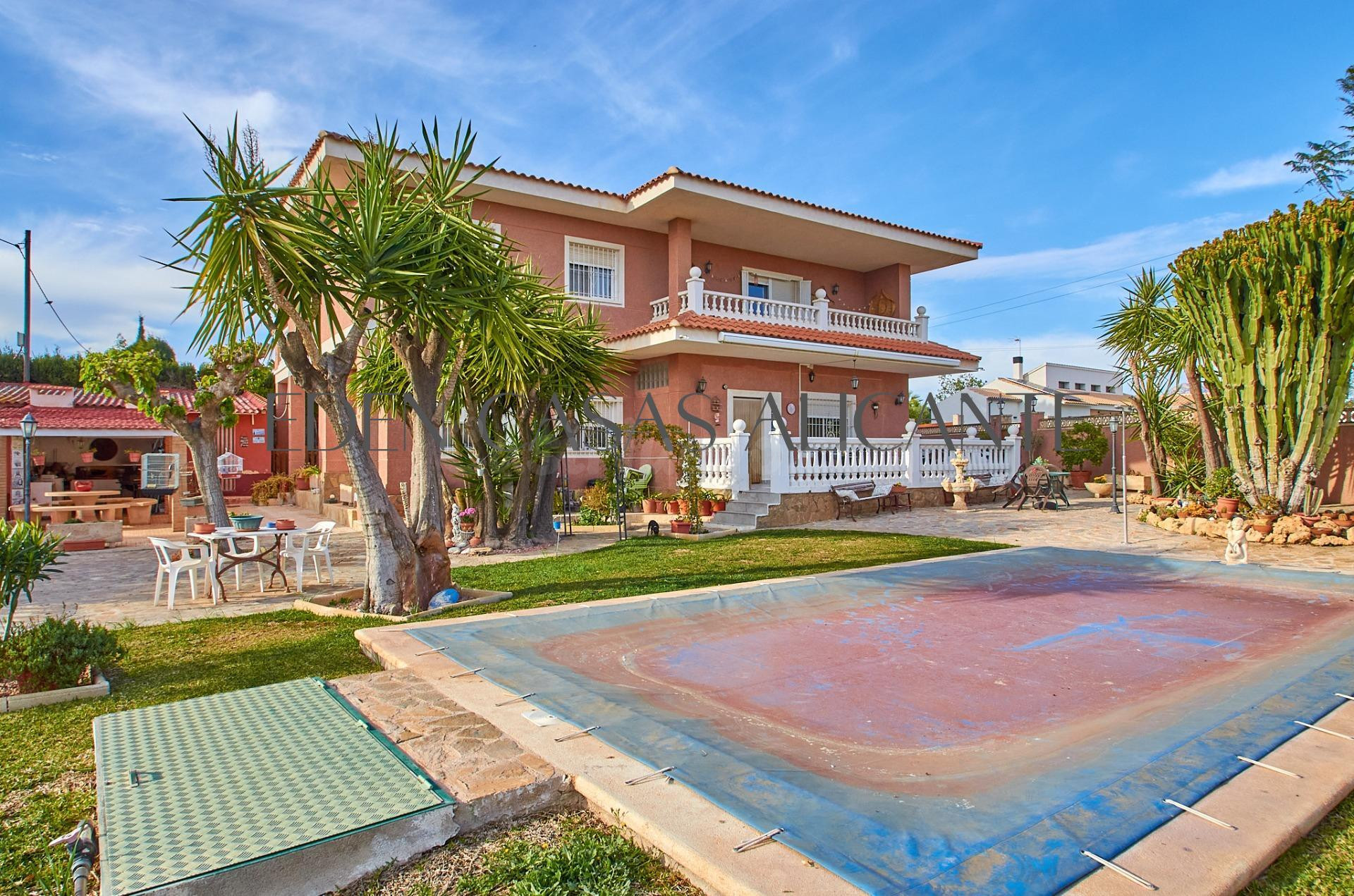 Ref. 01484 Casa unifamiliar en Mutxamel, Alicante