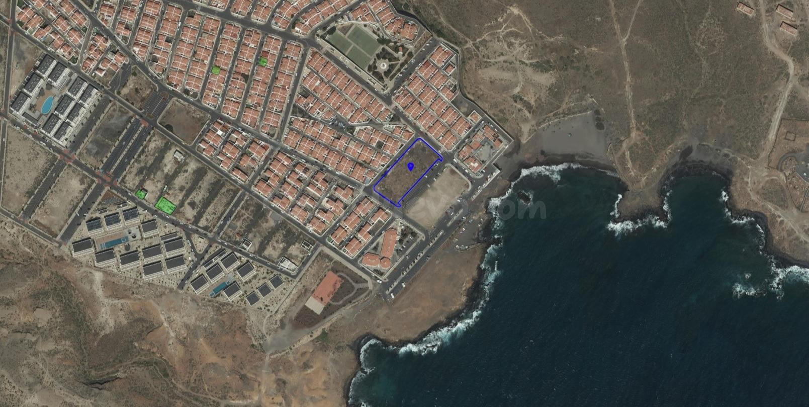 Terreno Urbano Comercial en Abades